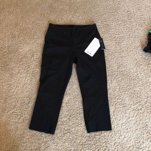 Lululemon Anew Crop (size 8)